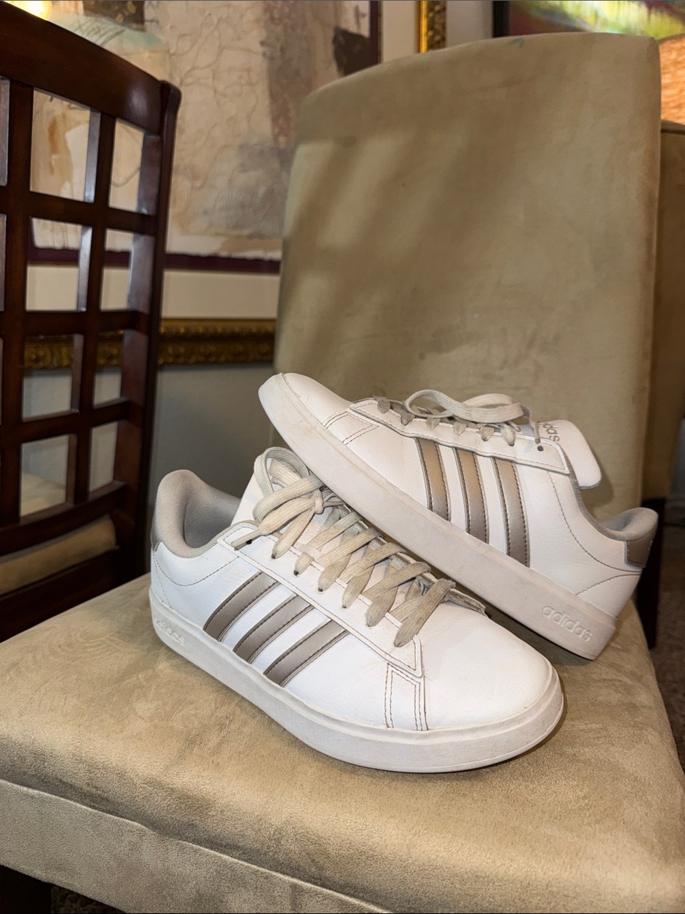 Adidas Women’s Grand Court 2.0 size 7.5